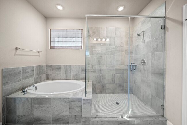 Building Photo - 17214 Broadleaf Oak Dr