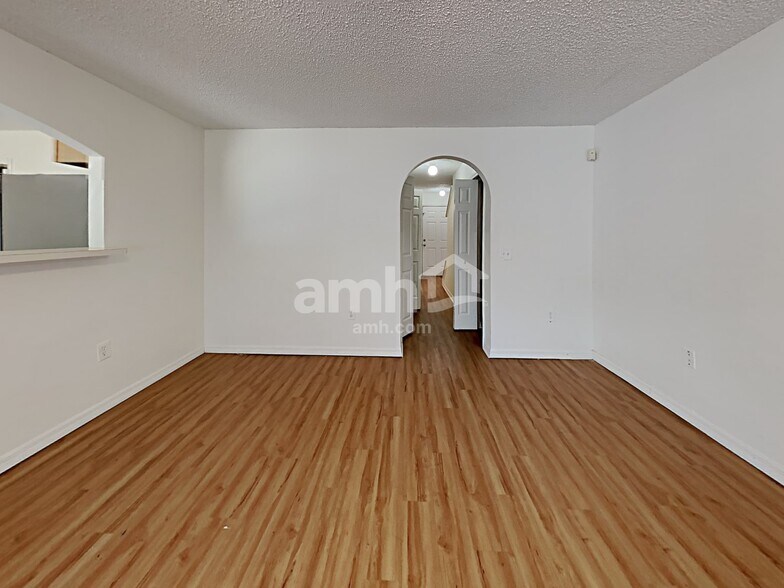 Building Photo - 10421 Opus Dr