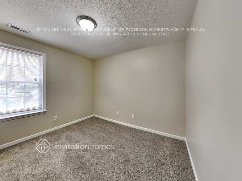 Building Photo - 526 Crossview Ln