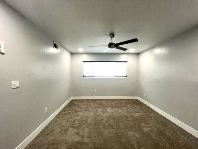 Building Photo - 1708 E Fairfield Ct