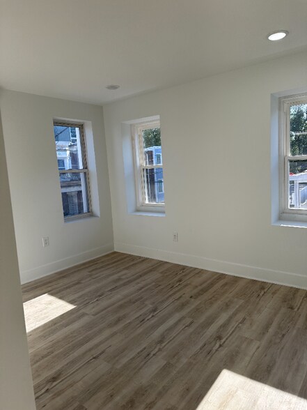 Primary Photo - 4900 N 15th St
