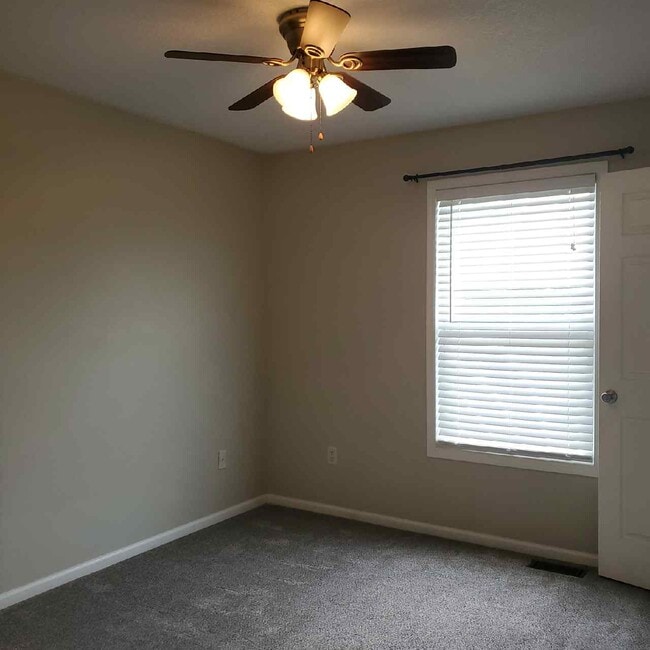 Building Photo - 449 Poplar St