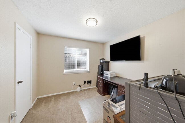 Building Photo - 411 Forest Hills Dr
