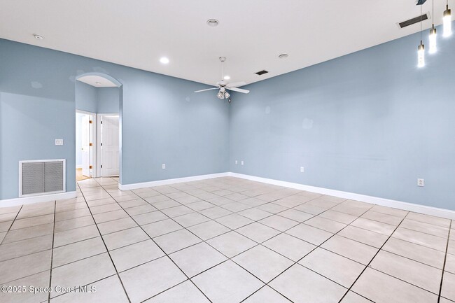 Building Photo - 8657 Villanova Dr