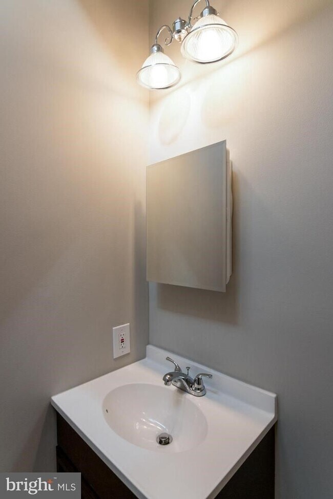 Building Photo - Charming 2 Bedroom/2.5 Bathroom Townhome in Patterson Neighborhood, MD!