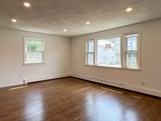 Building Photo - 22 Chandler St