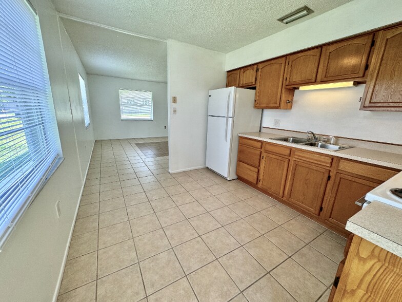 Building Photo - 922-924 Hagle Park Rd