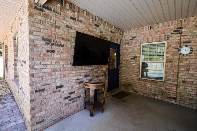 Building Photo - 9168 Military Trail