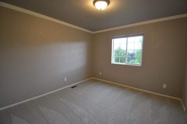 Building Photo - 4 bedrooms and large loft in Banning Lewis...