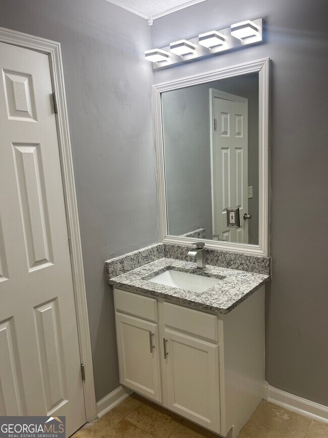 Building Photo - 320 Willow Springs Dr