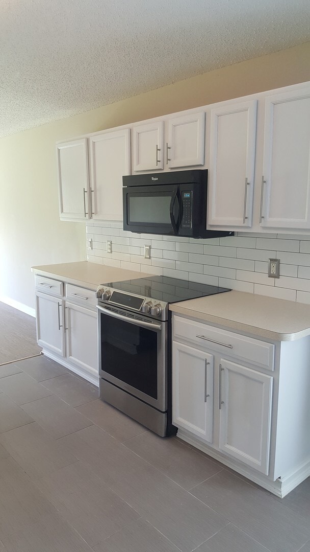 Building Photo - 3 bedroom 2 bath home