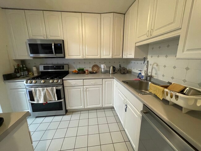 Building Photo - 111 Centre St