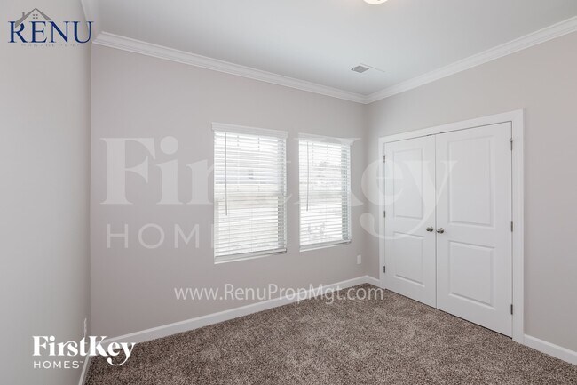 Building Photo - 3207 Elmwood Dr