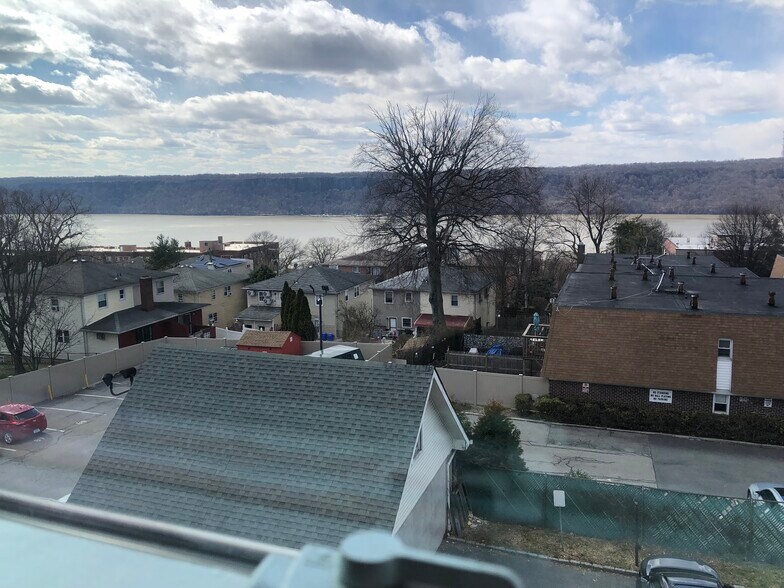 Building Photo - 385 Palisade Ave