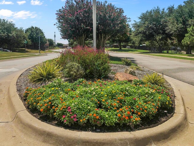 Building Photo - Spacious 1 Story Home!