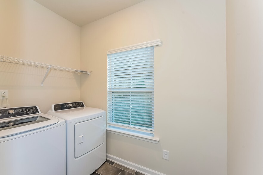 Building Photo - 306 High Grv Wy