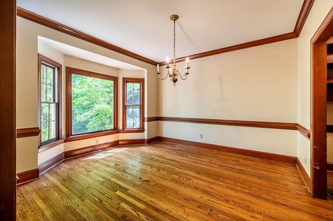 Building Photo - 1305 Hampshire Ct