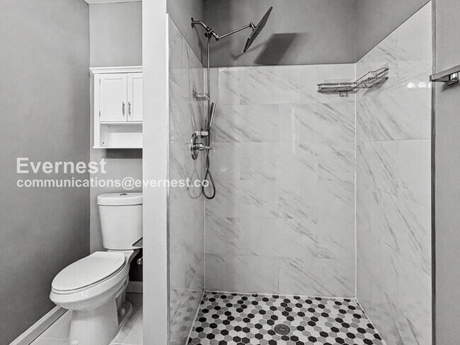 Building Photo - 8010 Carmel Dr