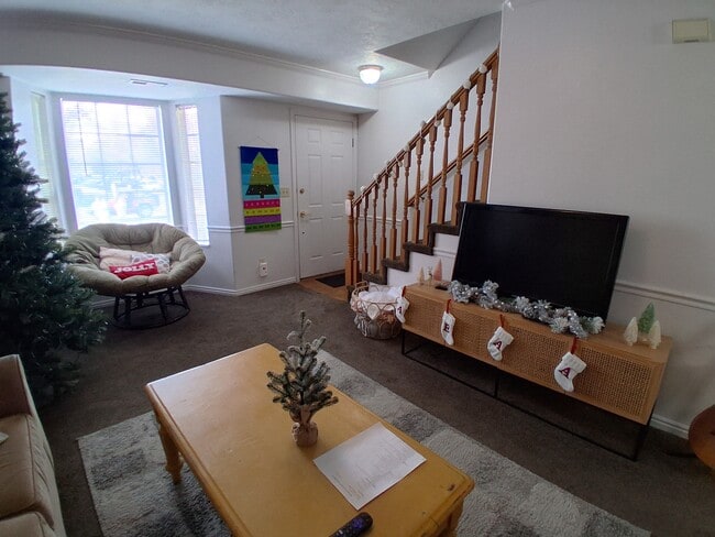 Building Photo - 588 N 500 E