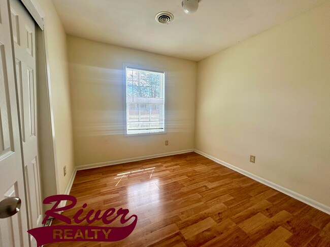 Building Photo - 3-bedroom home with spacious yard for rent now!