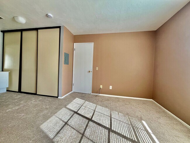 Building Photo - Beautiful large 1br/1ba condo in Sun Ridge Vista community