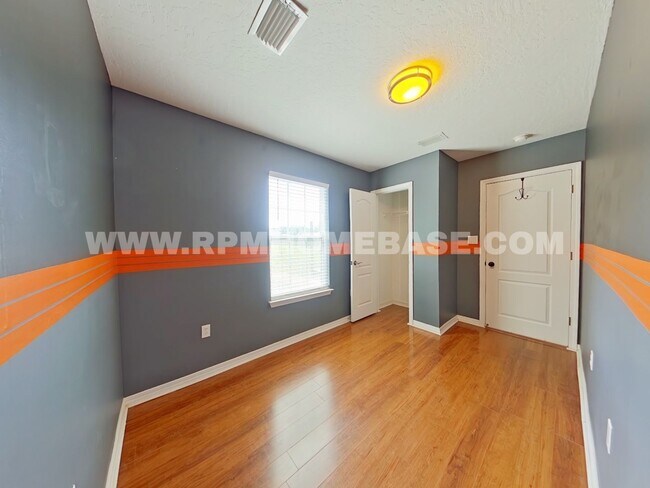 Building Photo - 4 Bed Navarre Home on Half+ Acre, Fenced Yard & Detached Garage Near Hurlburt