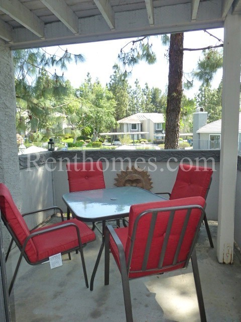 Building Photo - Rancho Bernardo, 14936 Avenida Venusto #15...