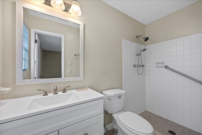 Building Photo - 3/2 with 1/1 In Law Suite in  Heritage Farms Orange Park South