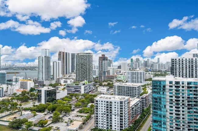 Building Photo - 121 NE 34th St