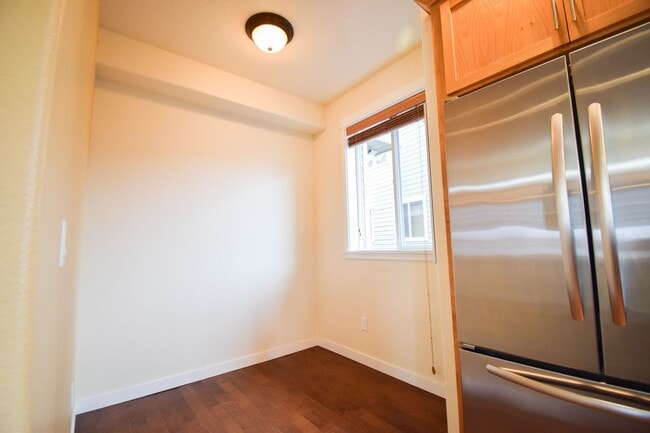 Building Photo - Beautiful Condo In the Heart of Beaverton!