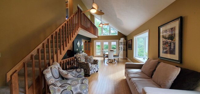 Building Photo - Off-Season Rental | Available 10/15/25 – 5...