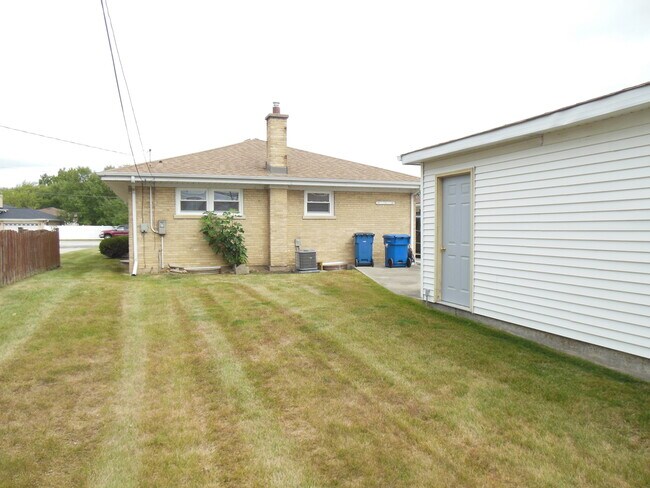 Building Photo - 508 E Butterfield Rd