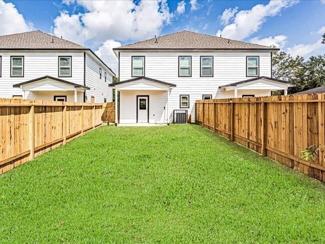 Building Photo - 9314 Sundown Dr