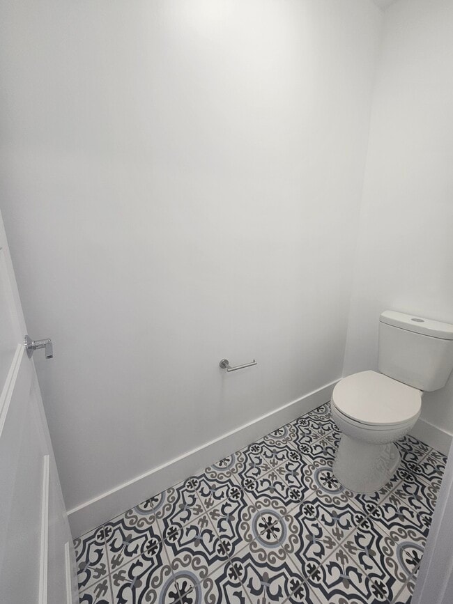 Building Photo - 1213 Formosa Ave