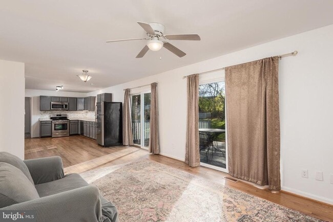 Building Photo - 8460 Colony Cir