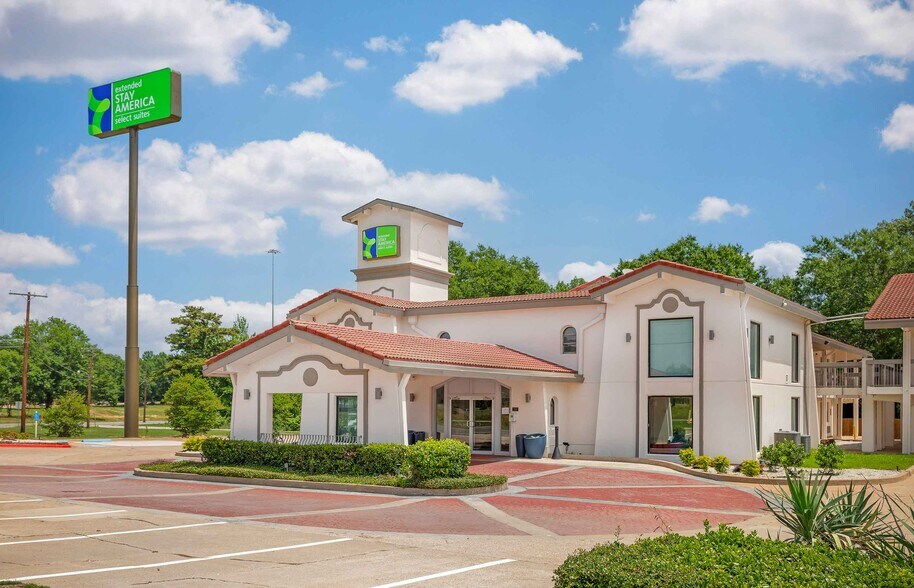 Building Photo - Furnished Studio-Longview