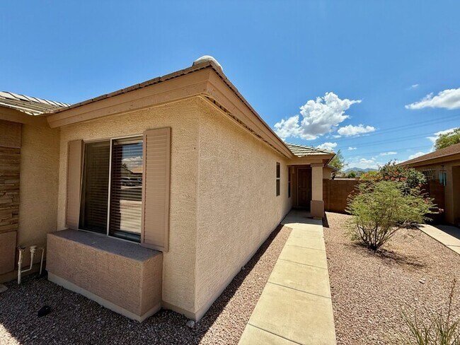 Building Photo - Golf Course Lot!