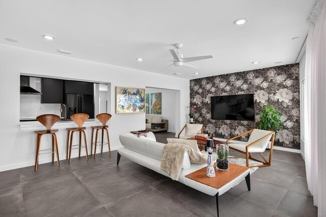 Building Photo - 2720 NE 59th St