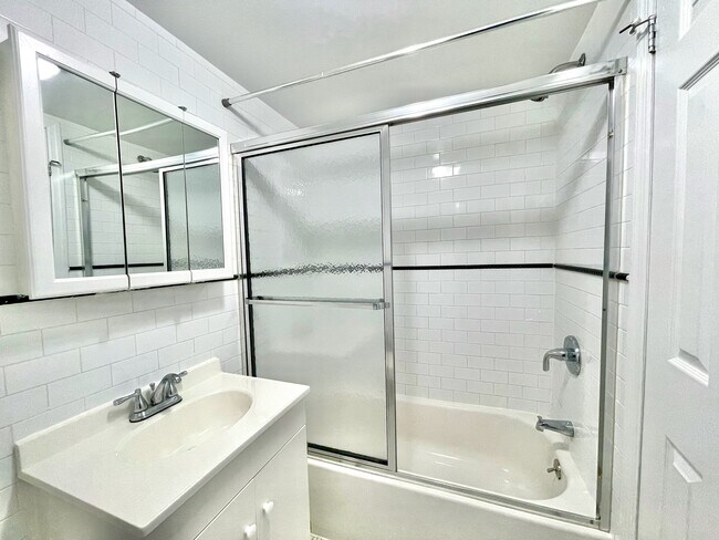 Building Photo - 239 Henry St