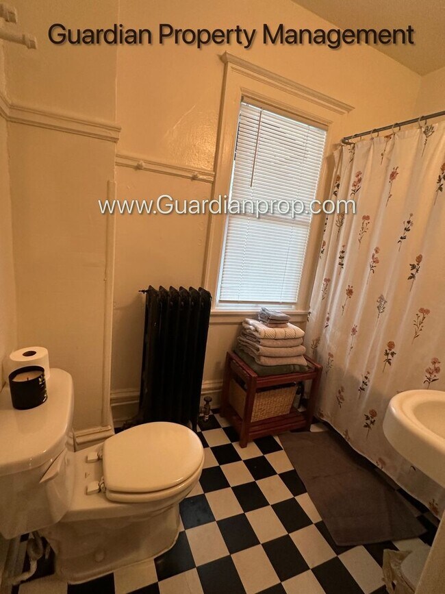 Building Photo - Spacious Prospect Park Upper Level, Sun Ro...
