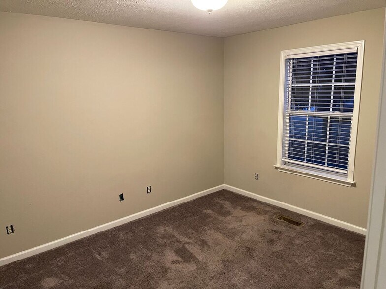 Building Photo - 1604 Baucom Dr