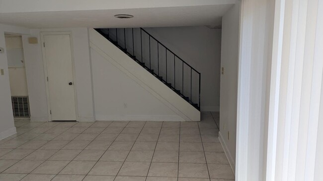 Building Photo - 503 Westwood Dr