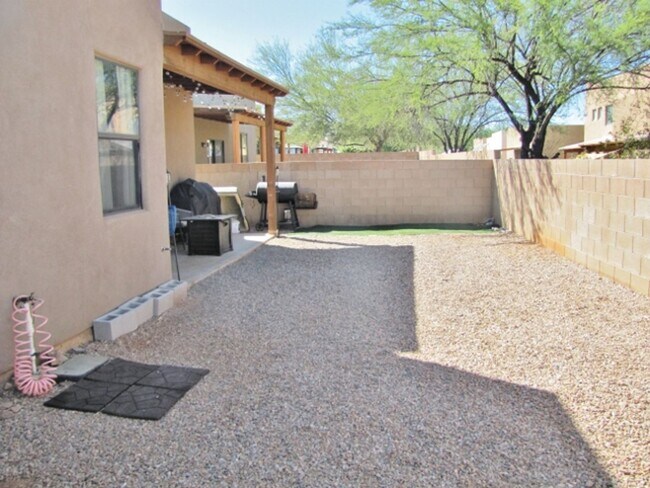 Building Photo - 3BR/2BA/2CG, 1518 sq.ft. home in Legends at Valiente centrally located in Sierra Vista, AZ