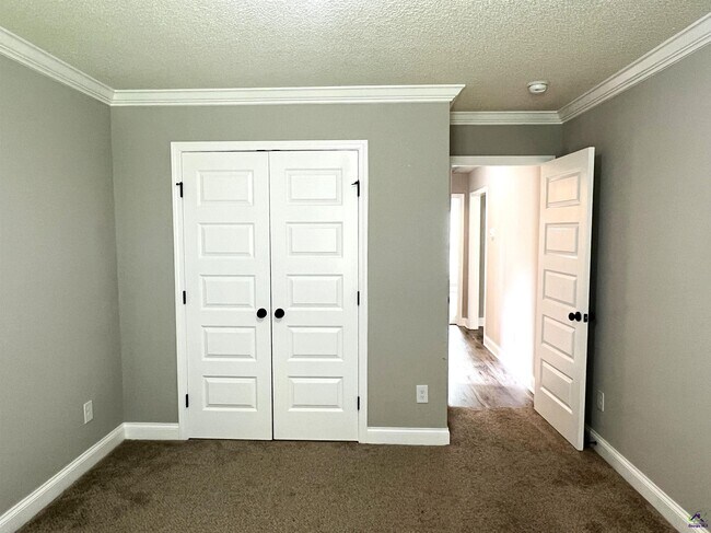 Building Photo - 531 Edgarton Way