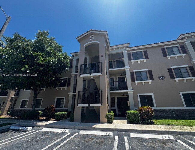 Building Photo - Beautiful 2/2 apartment