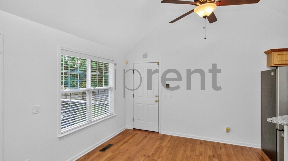 Building Photo - Unit