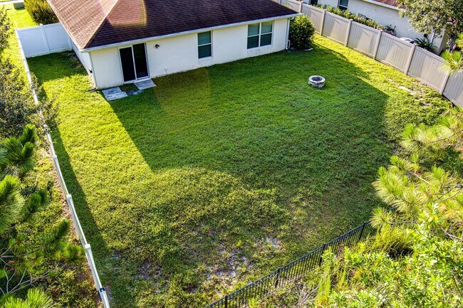 Building Photo - Welcome to your Dream Home in Ormond Beach