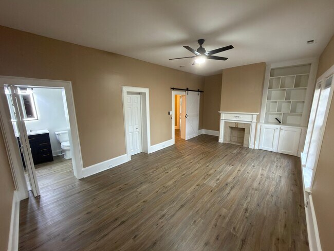 Building Photo - 302 N Sumner St