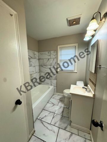 Building Photo - 1938 Gayle Ave