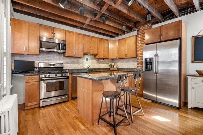 Building Photo - 9R Salem St Ave